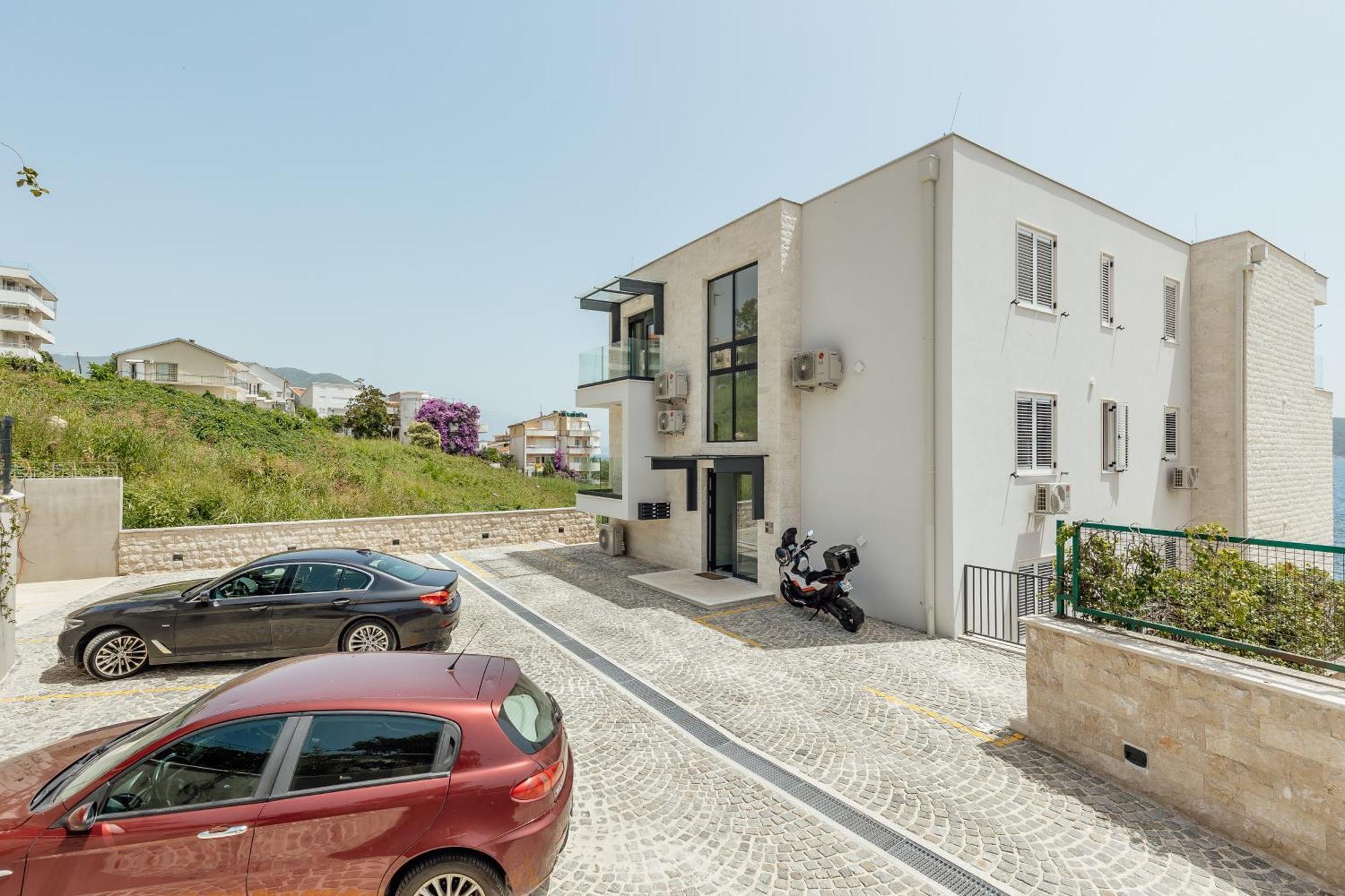 Savina Beachfront Oasis Herceg Novi Exterior photo
