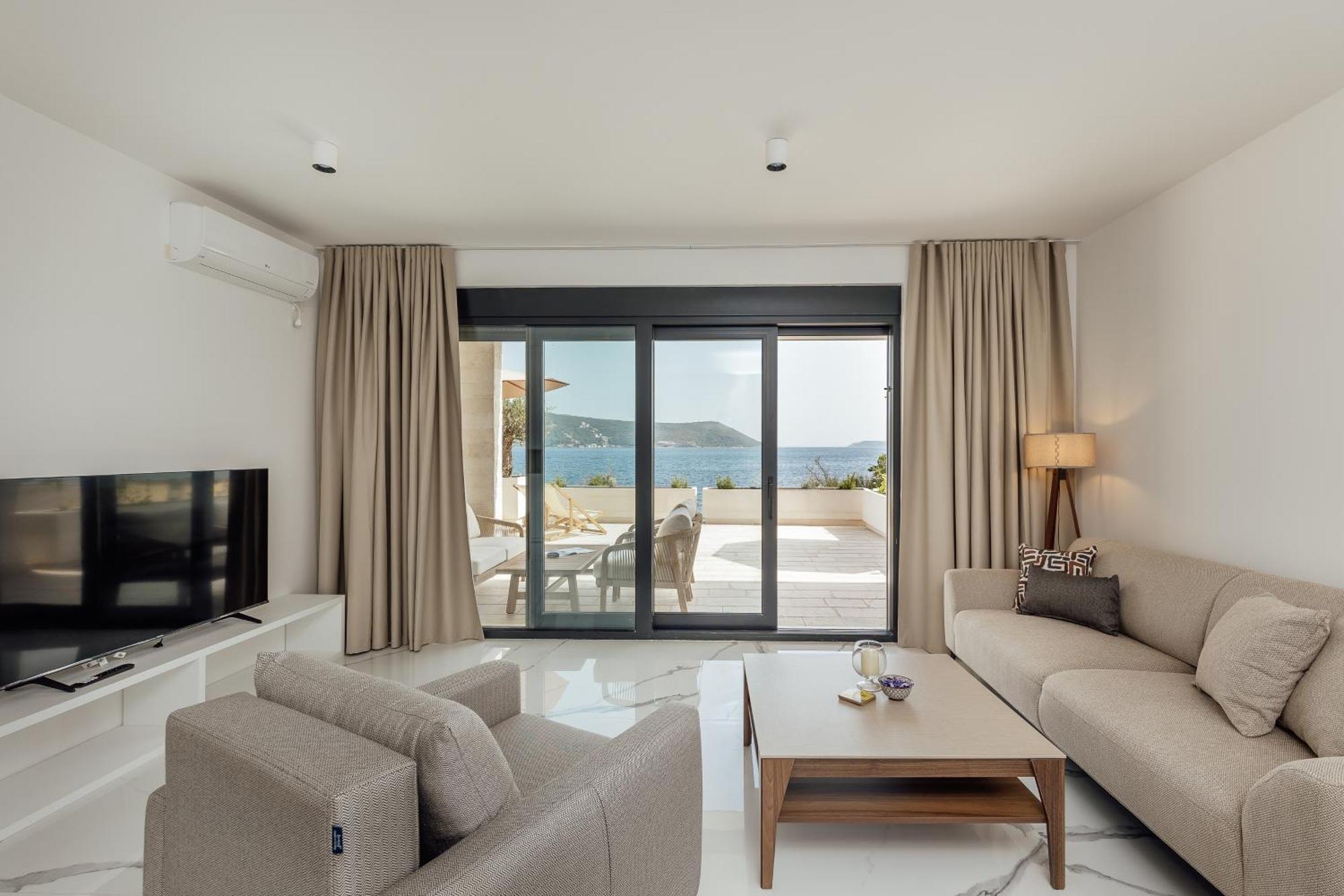 Savina Beachfront Oasis Herceg Novi Exterior photo
