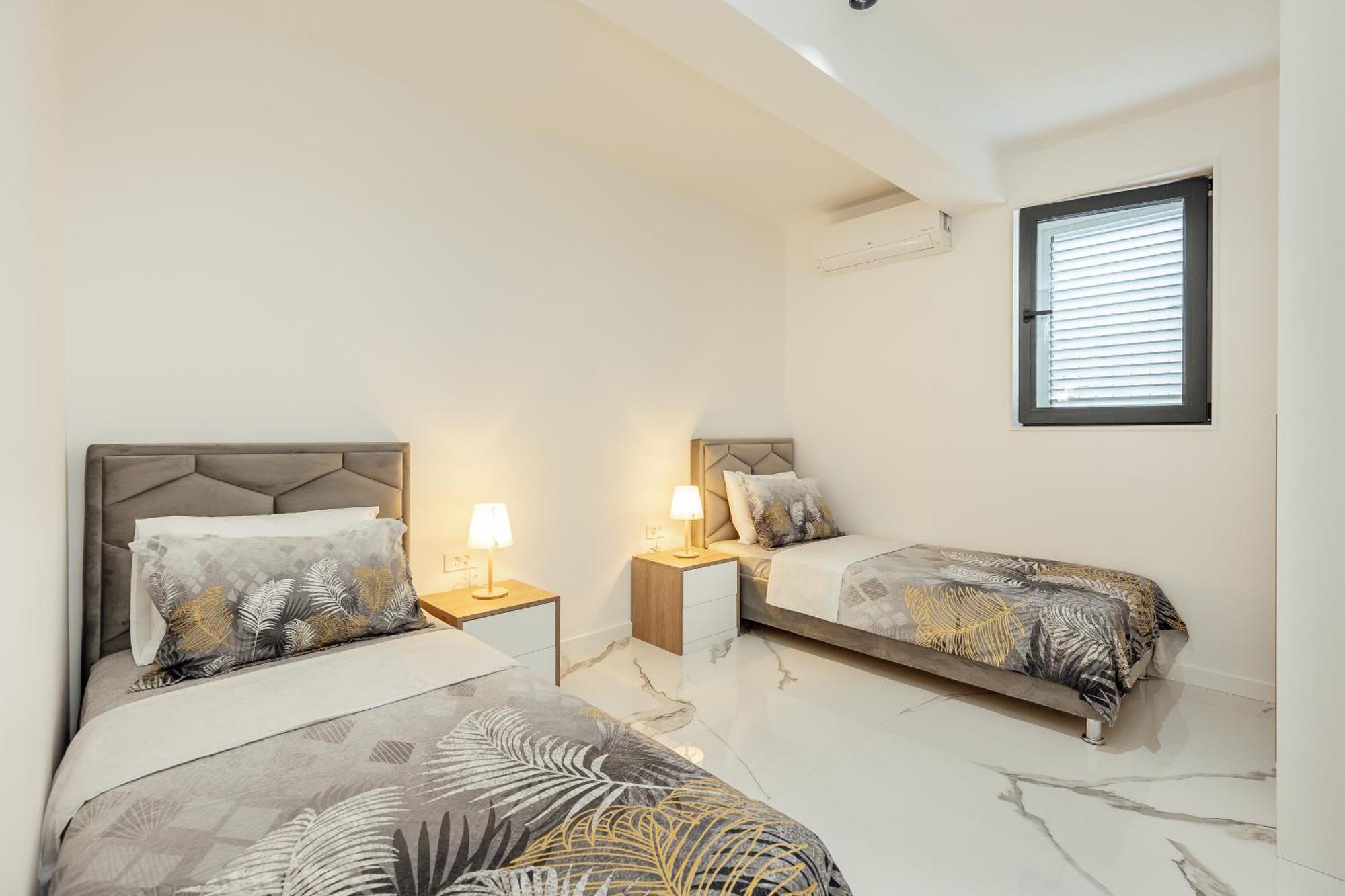Savina Beachfront Oasis Herceg Novi Exterior photo