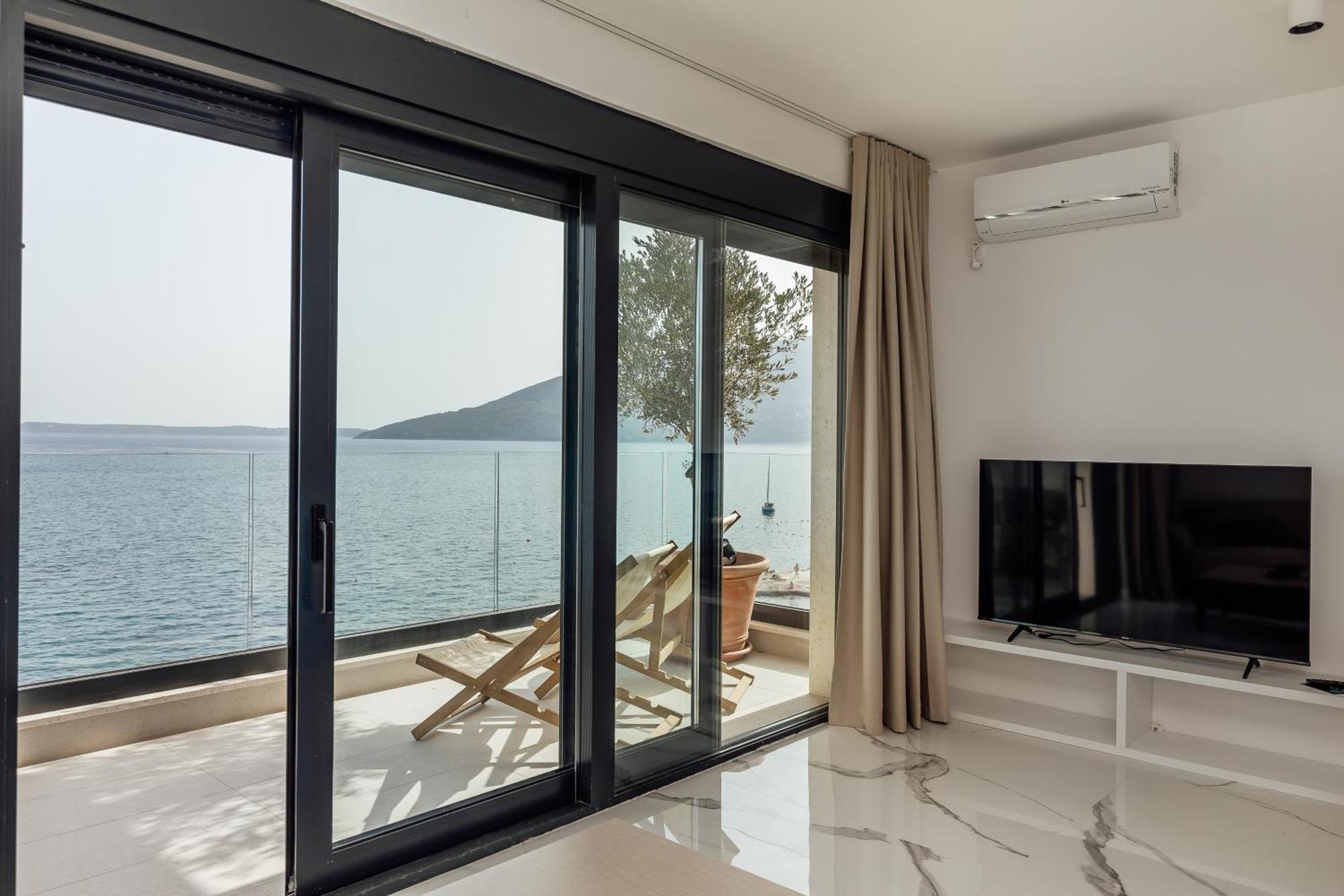 Savina Beachfront Oasis Herceg Novi Exterior photo
