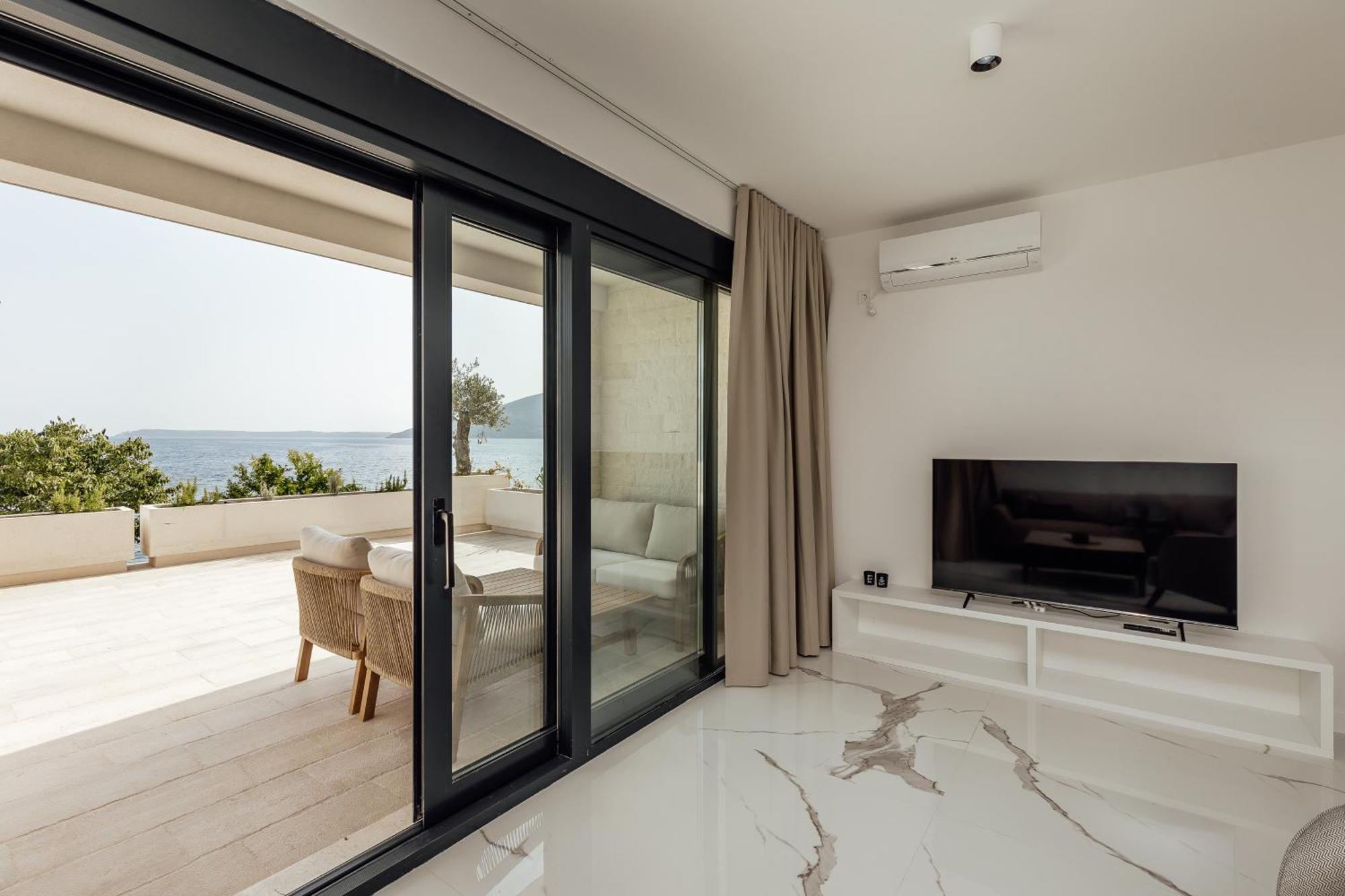 Savina Beachfront Oasis Herceg Novi Exterior photo